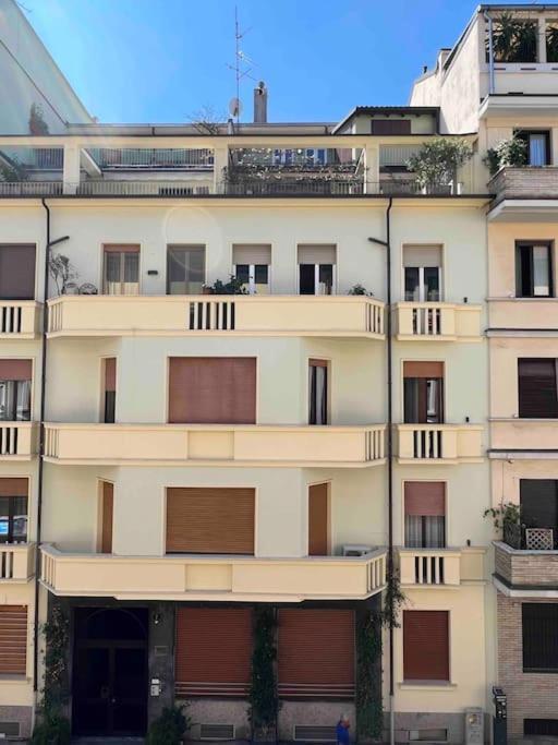 Tarra Place Milan Exterior photo